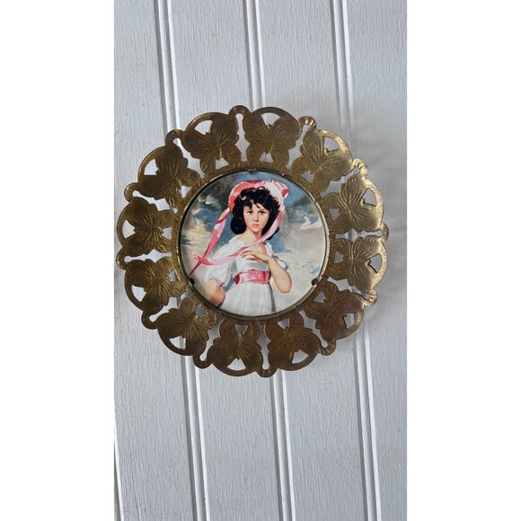 Vintage Ornate Brass Wall Plates With Romantic Portraits - Picture 9 of 9
